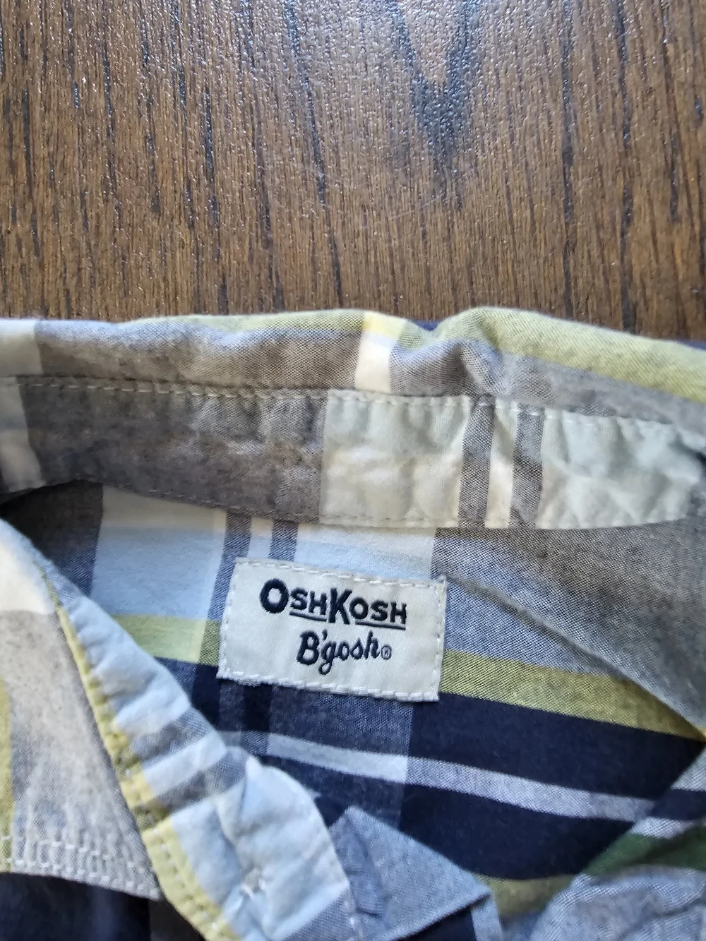 Oshkosh Bgosh Plaid Button-Up Shirt in Navy, White & Green Size Boys 4